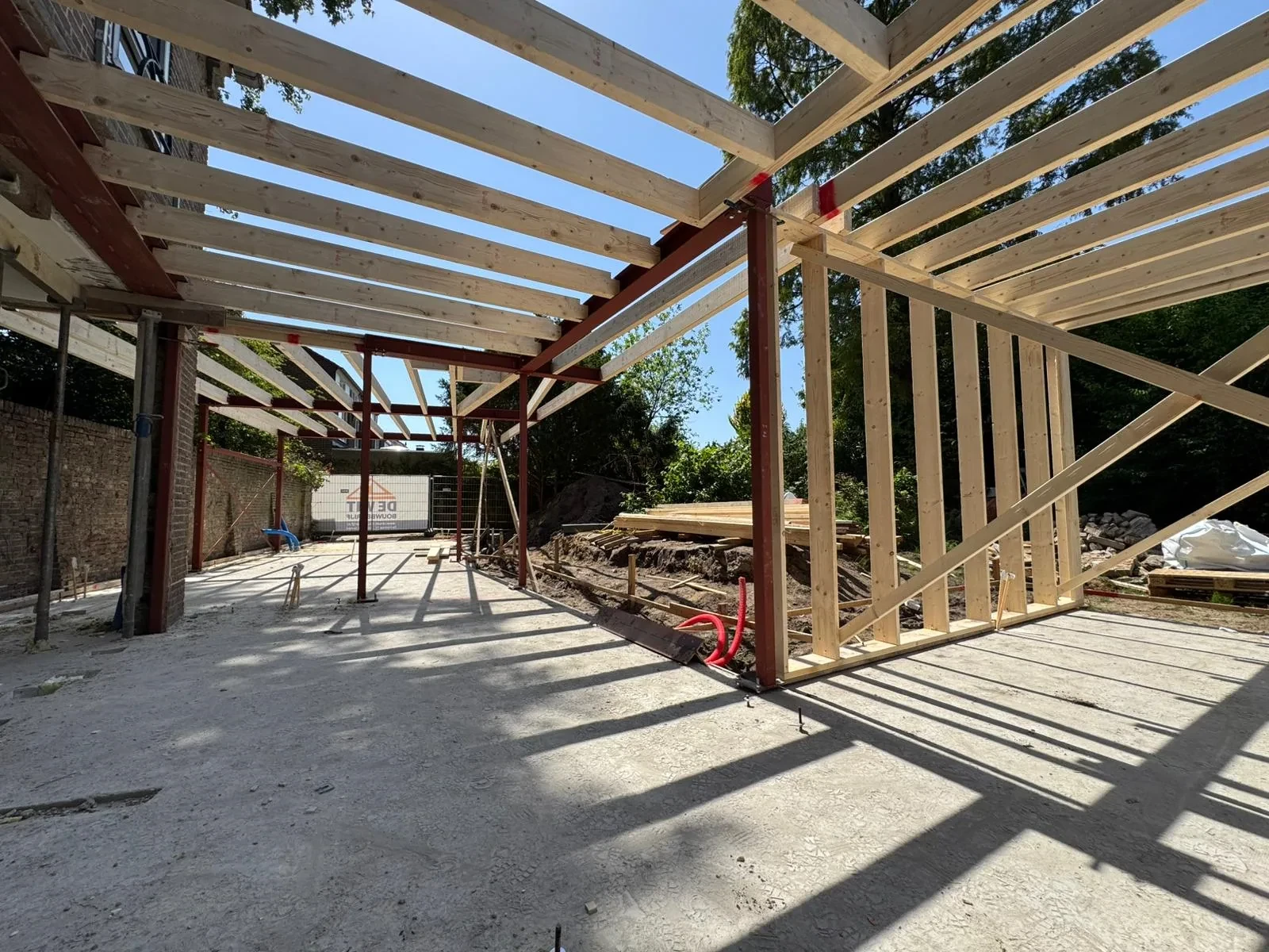 Houtskeletbouw en staalconstructie bij de woninguitbreiding in Geldrop